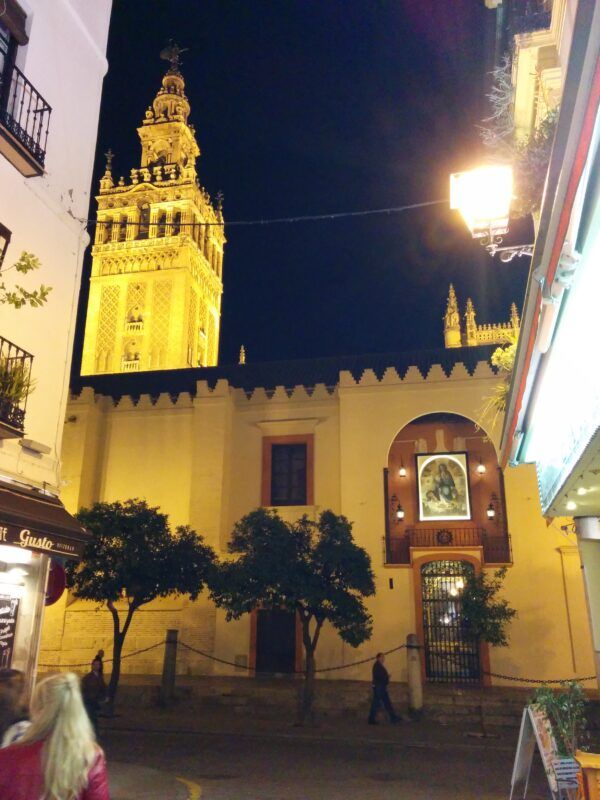 Salida del Tablao Flamenco Sevilla con vistas a la Giralda