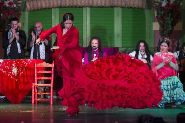 Baile de Cola en el Tablao Flamenco El Palacio Andaluz - Flamenco Online